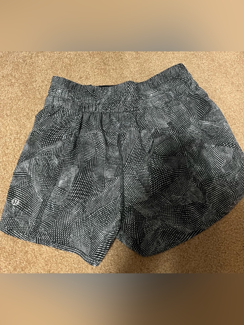 Lululemon Shorts 🤍🖤🤍